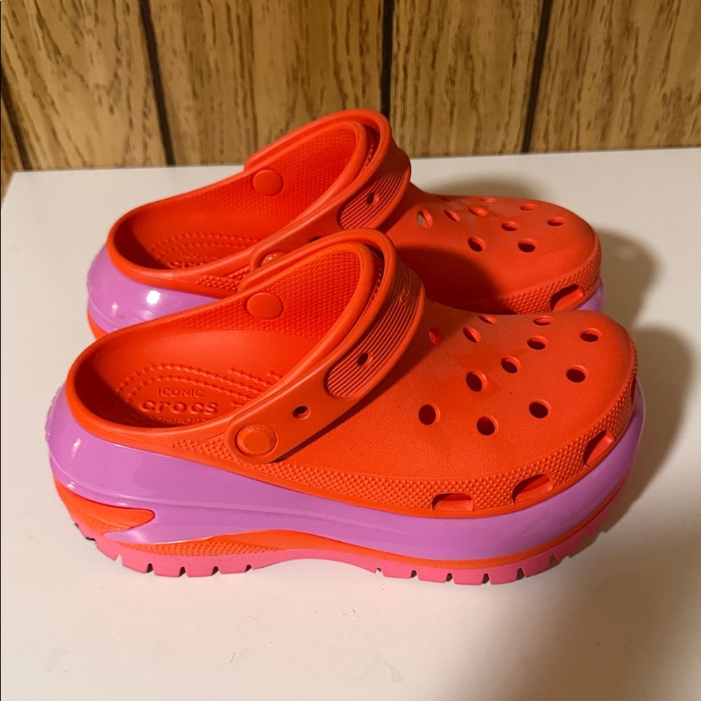 CROCS Mega Crush Vibrant Orange and Purple Water Shoes - Picture 2 of 3